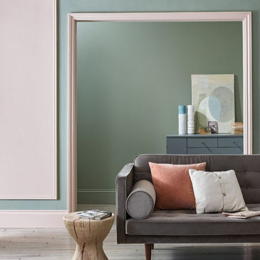 Intérieur peint avec Farrow & Ball Lichen, vert doux naturel