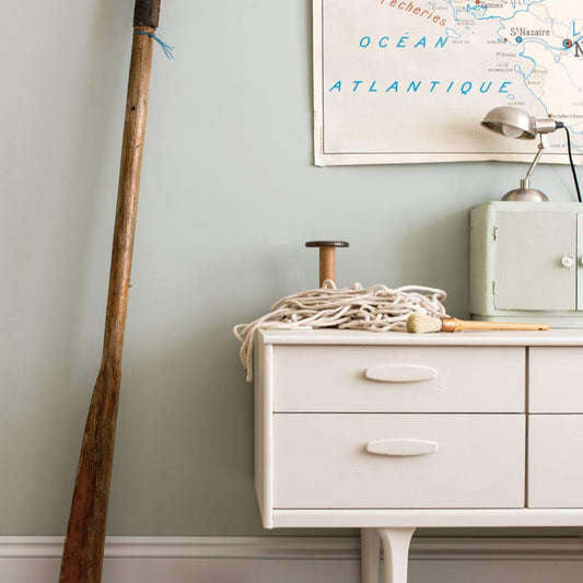 Intérieur peint Farrow & Ball Light Blue, bleu clair argenté