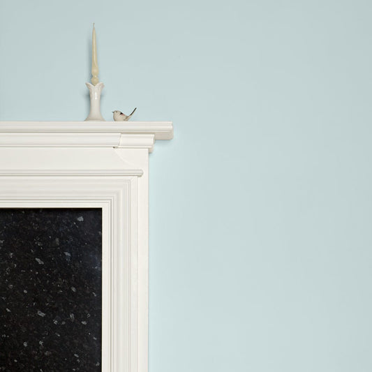 Intérieur peint avec Farrow & Ball Parma Gray, bleu rétro élégant