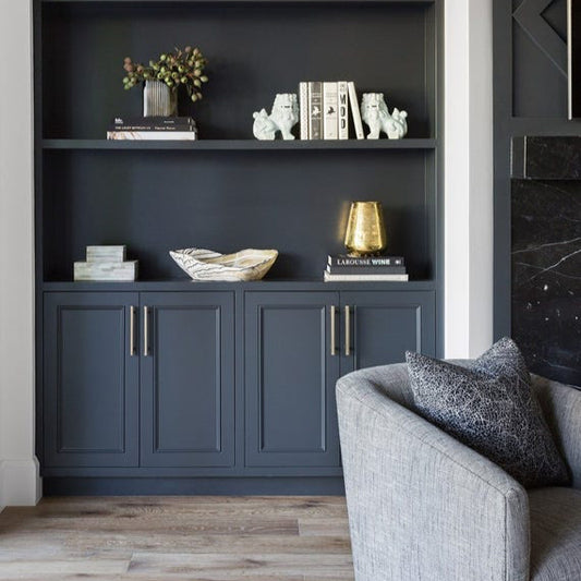 Intérieur peint avec Farrow & Ball Off-Black, noir doux et élégant