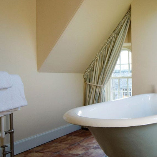 Intérieur peint en Farrow & Ball Farrow's Cream, crème classique