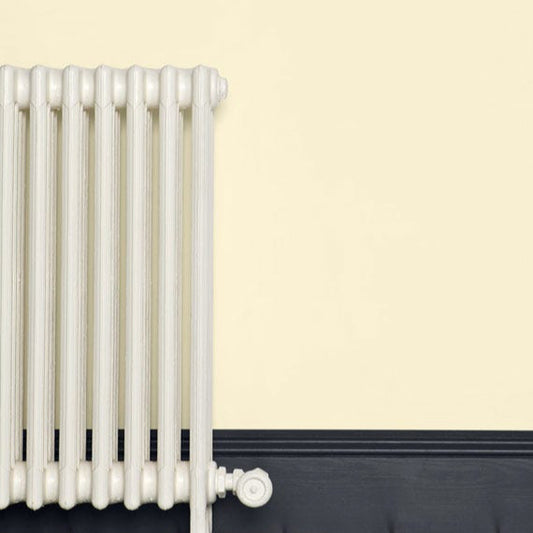 Intérieur peint avec Farrow & Ball Tallow, blanc crémeux chaleureux