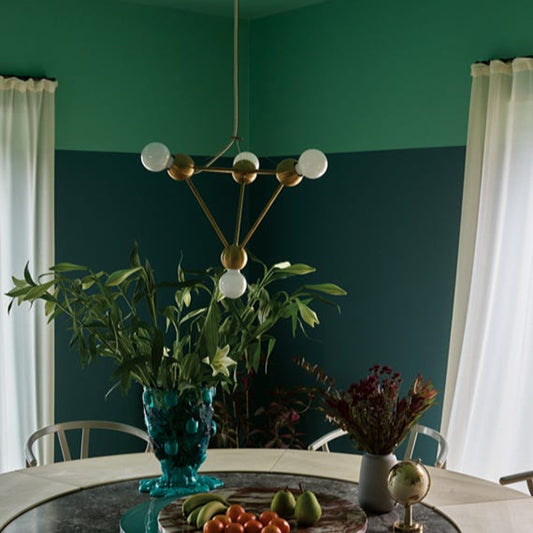 Intérieur peint avec Farrow & Ball Arsenic, vert menthe vif et frais