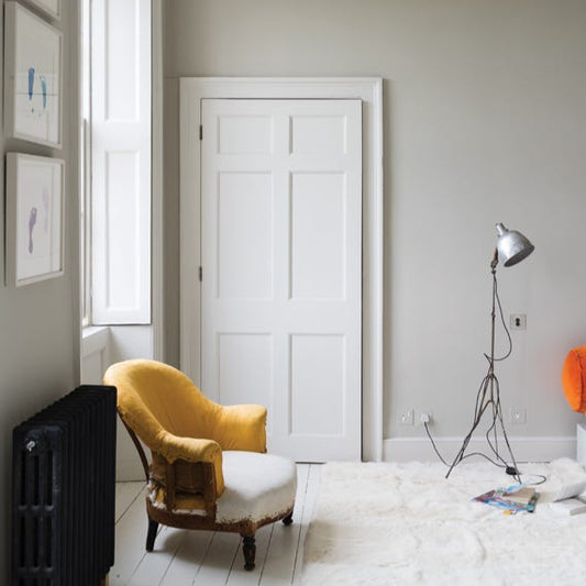 Intérieur peint avec Farrow & Ball Skimming Stone, gris clair chaleureux