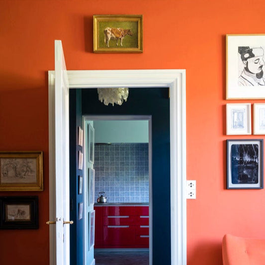Intérieur peint avec Farrow & Ball charlotte's locks, orange flamboyant