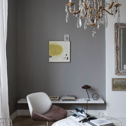 Intérieur peint avec Farrow & Ball Worsted, gris profond et raffiné