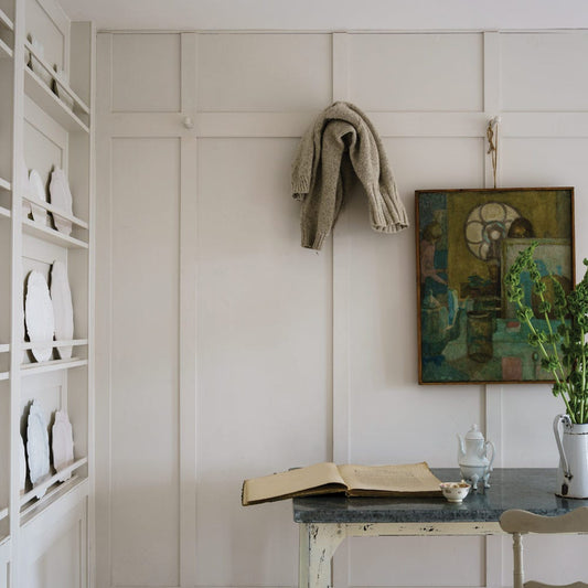 Intérieur peint avec Farrow & Ball School House White, blanc doux