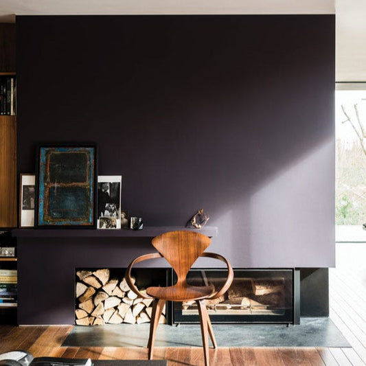 Intérieur peint avec Farrow & Ball Paean Black, noir profond