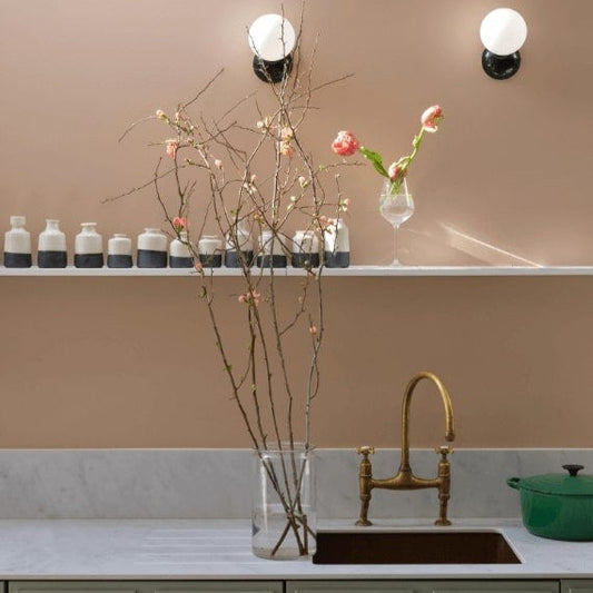 Intérieur peint avec Farrow & Ball Templeton Pink, rose intense et chaleureux