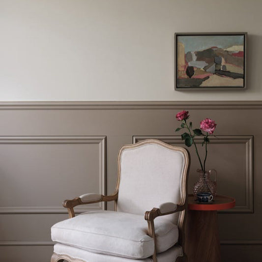 Intérieur peint avec Farrow & Ball Light Sand, neutre chaud et polyvalent