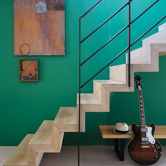 Intérieur peint avec Farrow & Ball Verdigris Green, vert frais et lumineux