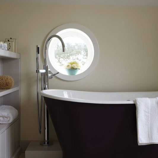 Intérieur peint avec Farrow & Ball White Tie, blanc chaud et traditionnel