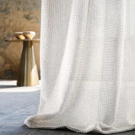 Rideaux confectionnés avec le voile Grazielle – élégant et texturé