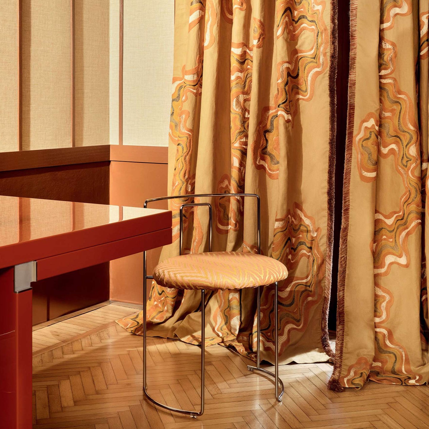 Tissu MONTBELLO Elitis brodé effet marbré avec points crewel et satin et touche de lurex