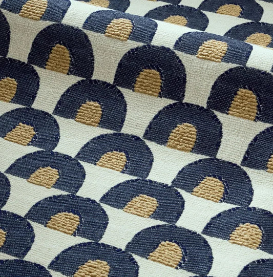 Zoom sur la texture bouclette du tissu Soleil de midi