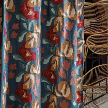 Rideaux confectionnés avec le tissu Ayana – broderie lin/coton élégante