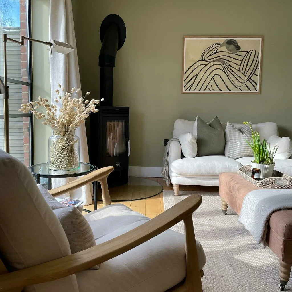 Peinture Farrow & Ball Ball Green No.75 vert argenté sur mur intérieur d'un salon