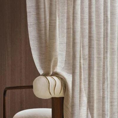Rideaux confectionnés avec le voilage Bise – mélange polyester, coton et lin