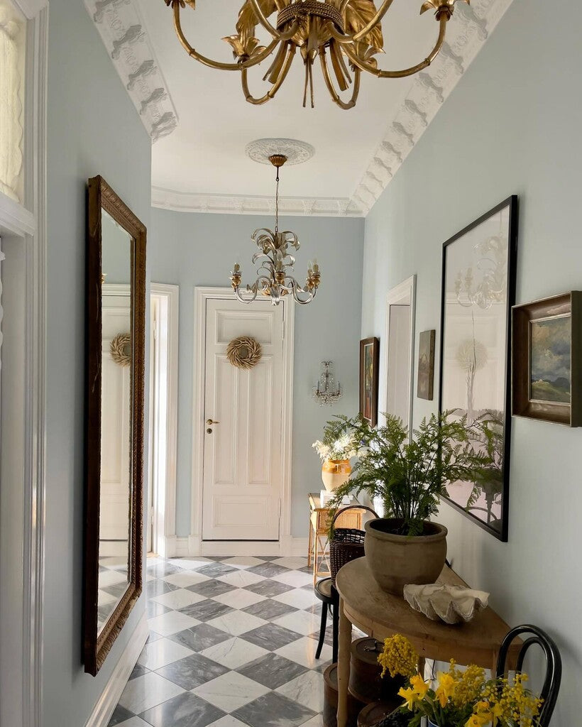Couloir lumineu avec murs Borrowed Light No.35 Farrow & Ball