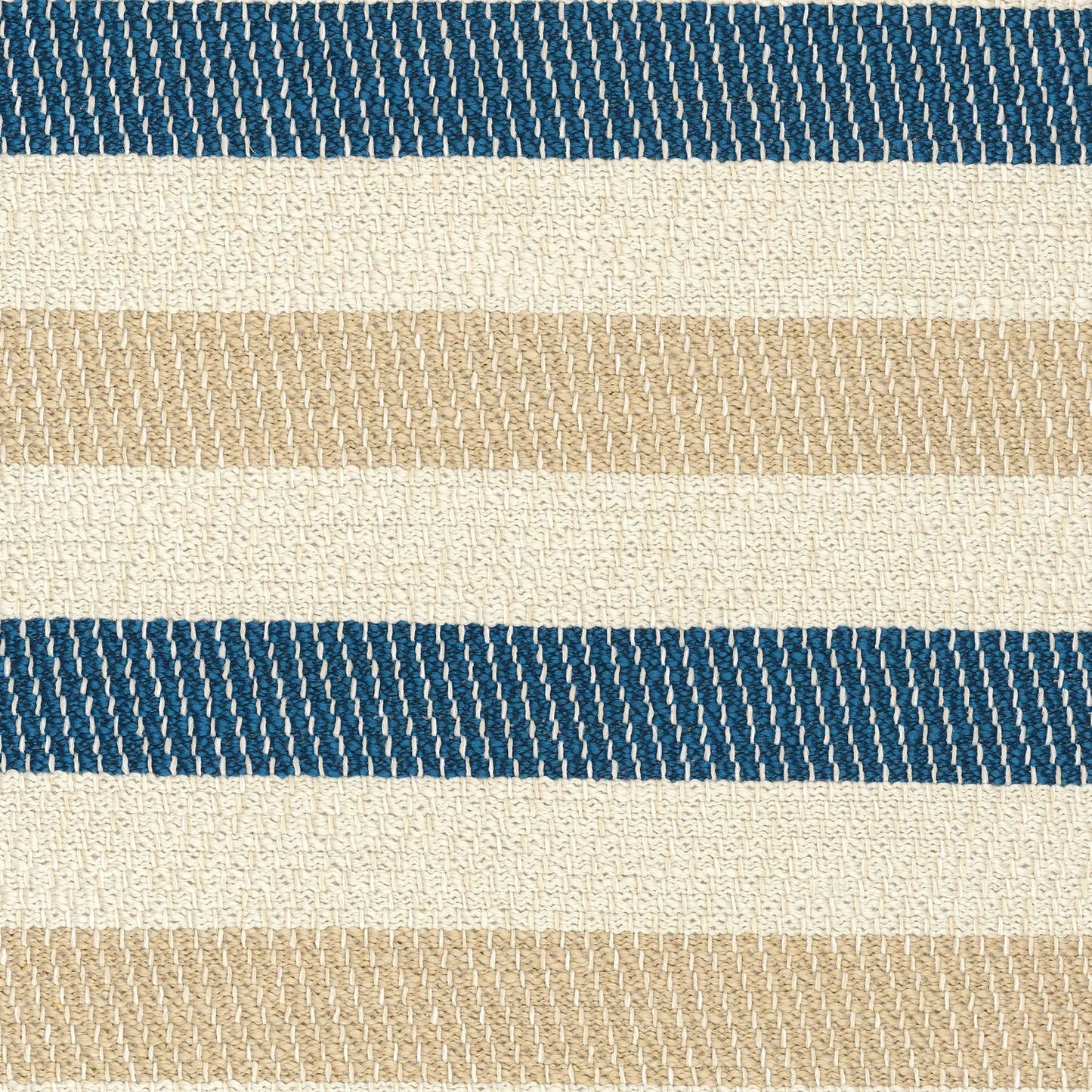 Tissu Brigitte disponible en trois ambiances raffinées