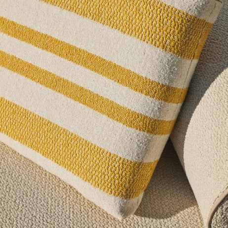 Tissu Cahiers de Colette rayé bicolore effet chiné en situation intérieure et extérieure