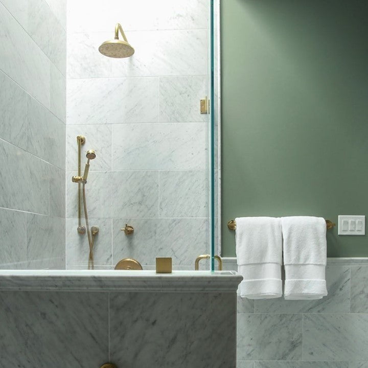 Salle de bain avec Peinture Farrow & Ball Card Room Green vert gris foncé