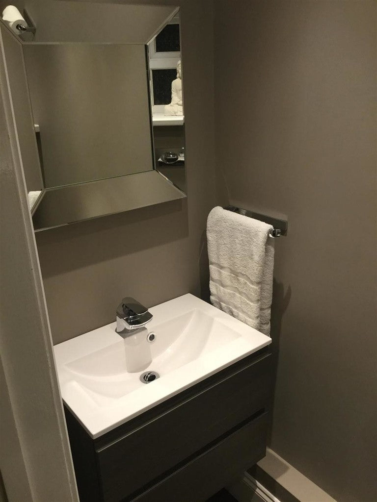 SDE avec peinture Farrow & Ball Charleston Gray No.243 gris chaud profond