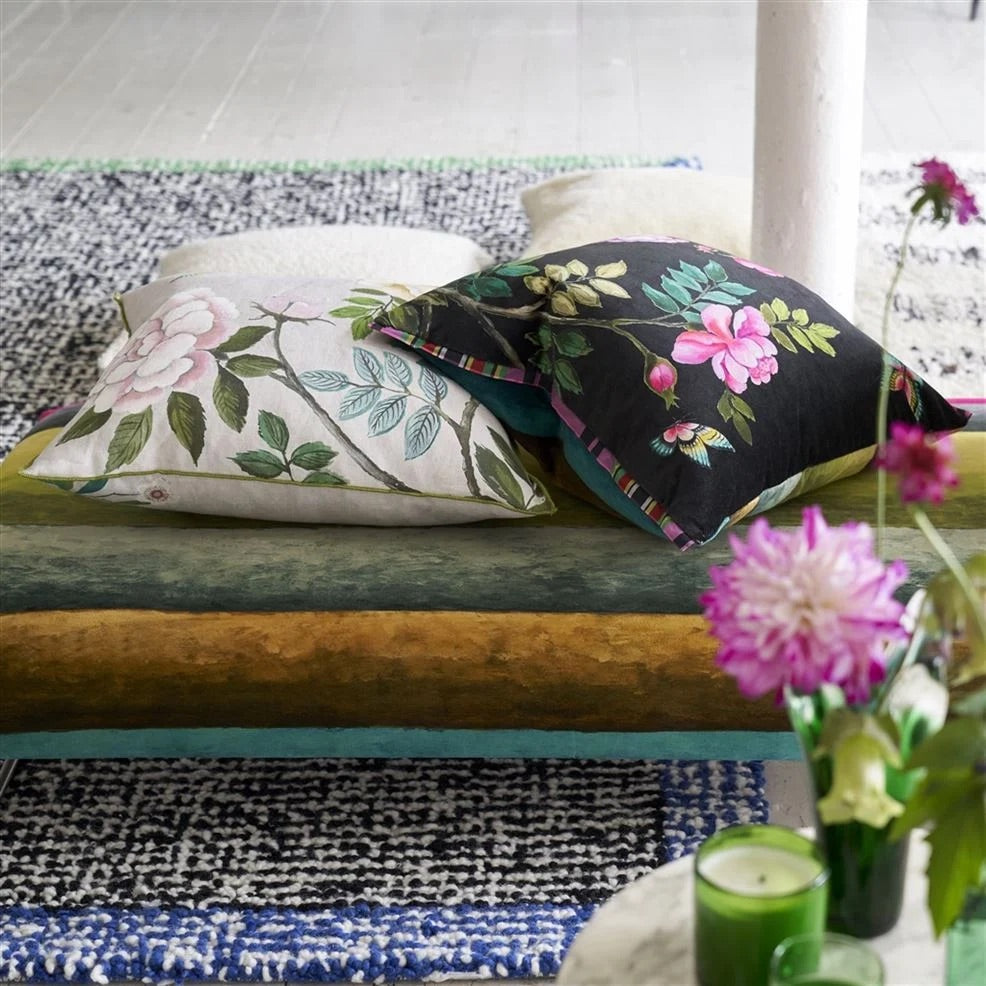 Coussin Porcelaine de Chine Designers Guild en lin froissé à motifs floraux