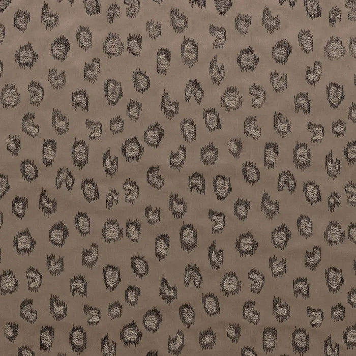 Zoom sur le tissu DAIM – velours tricot brodé avec un fil de viscose