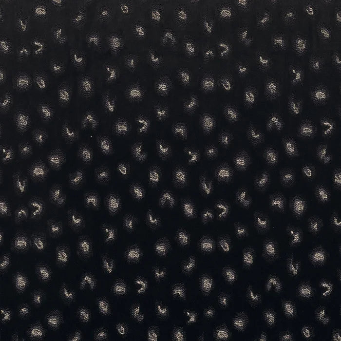 Zoom sur le tissu DAIM – velours tricot brodé avec un fil de viscose