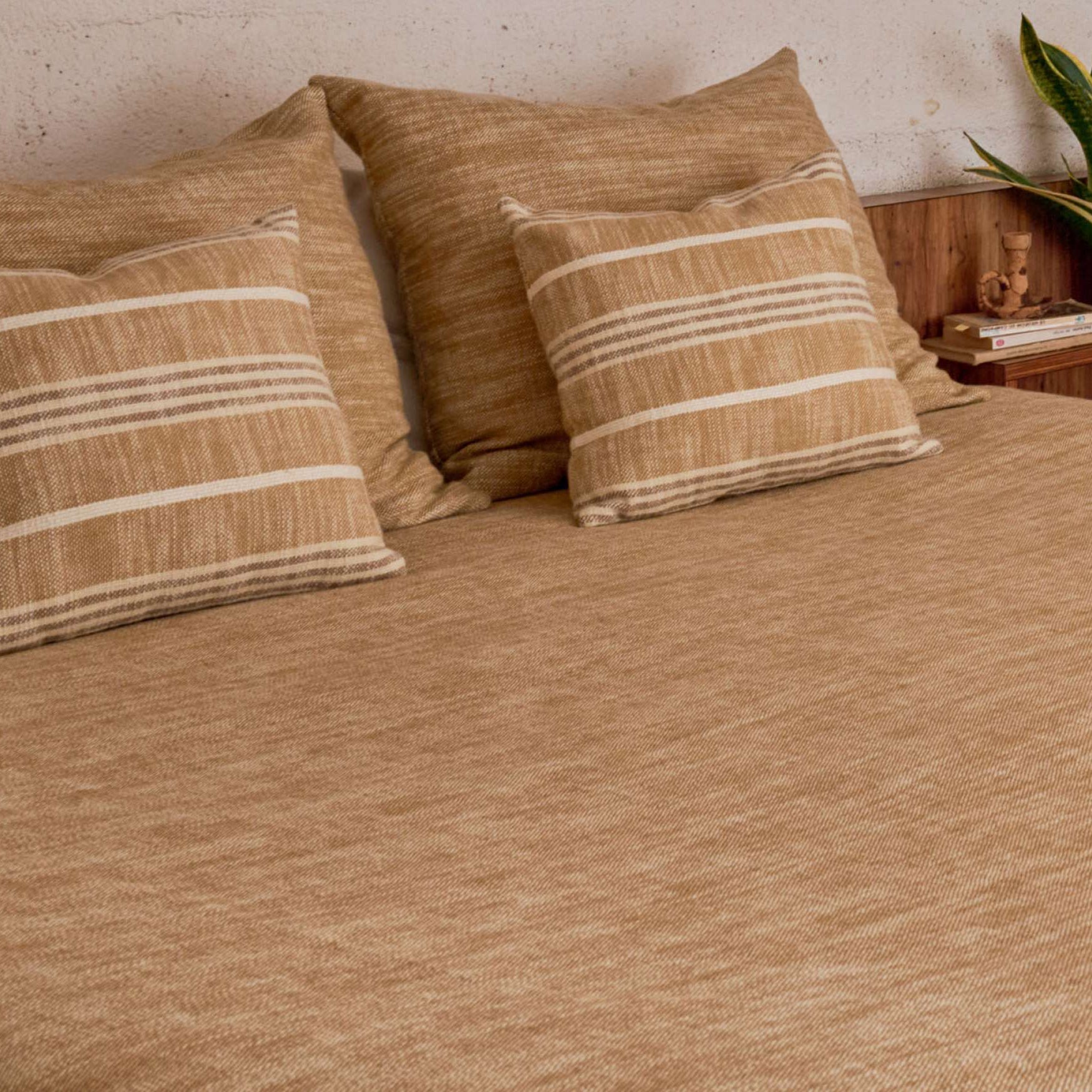 Tissu EIVOR Elitis uni intemporel coordonné aux rayures