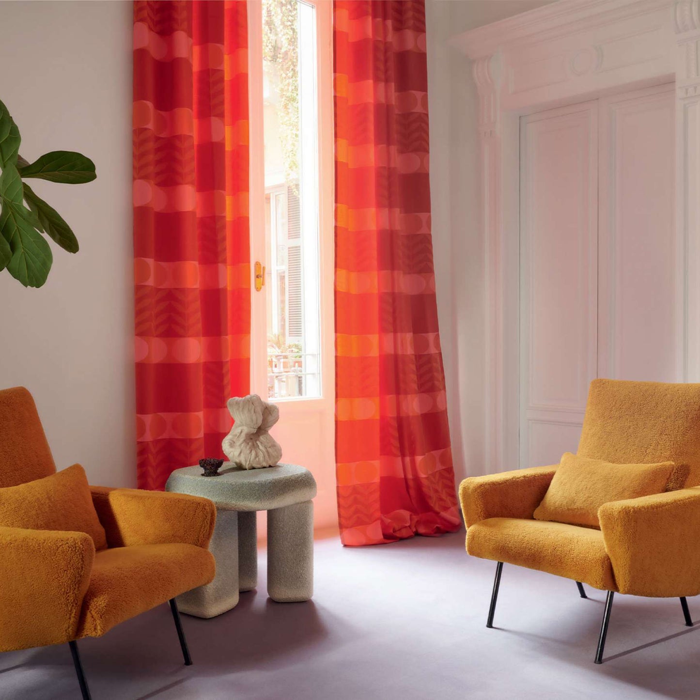 Tissu HOLLY Elitis brodé de feuilles stylisées seventies avec effet relief