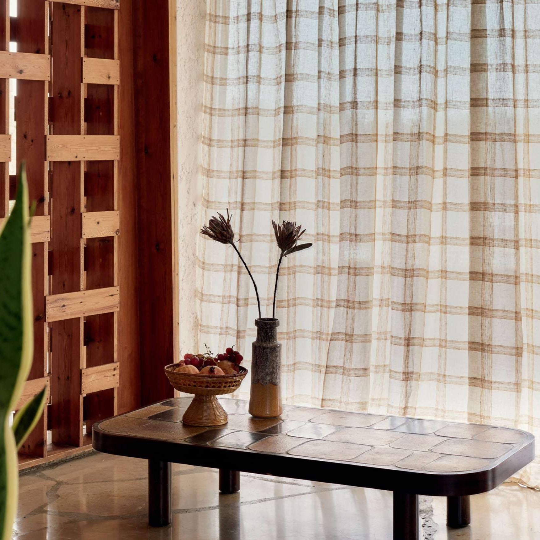 Tissu IVAR Elitis 100% lin à carreaux intemporels tons naturels