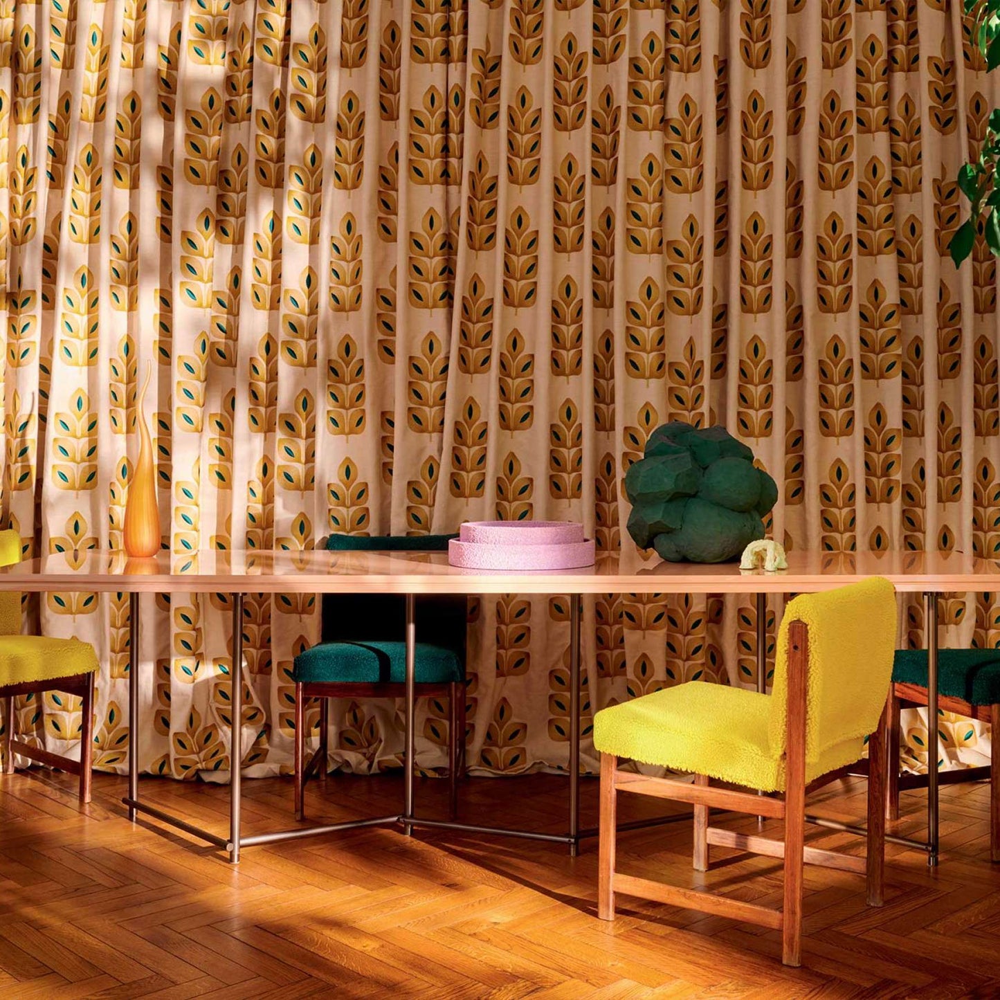 Tissu LOU Elitis broderie géométrique esprit seventies sur fond lin mat et coloré