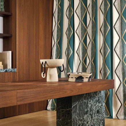 Rideaux confectionnés avec le tissu Mesa – satin de coton et broderie de viscose