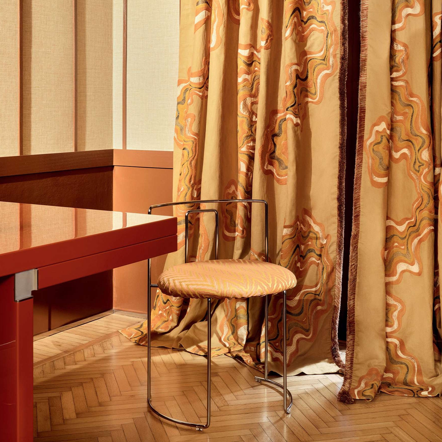 Tissu MONTBELLO Elitis brodé effet marbré avec points crewel et satin et touche de lurex