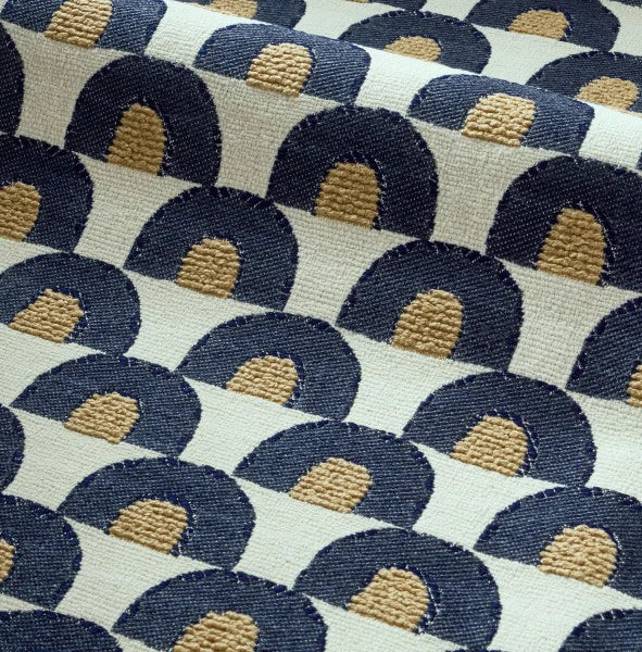 Zoom sur la texture bouclette du tissu Soleil de midi