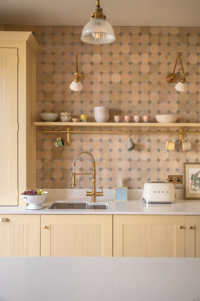 Cuisine peinte avec Peinture Farrow & Ball White Tie No.2002 – blanc cassé clair et chaleureux