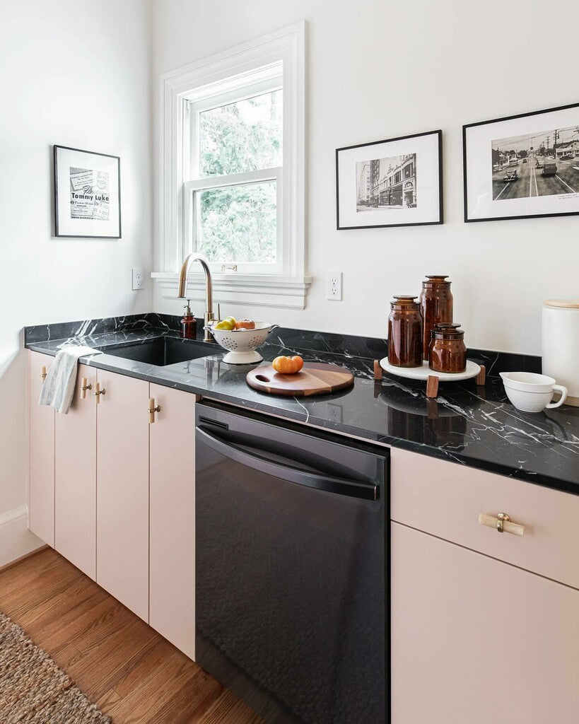 Cuisine contemporaine peinte avec la couleur Wimborne White No.239 Farrow & Ball