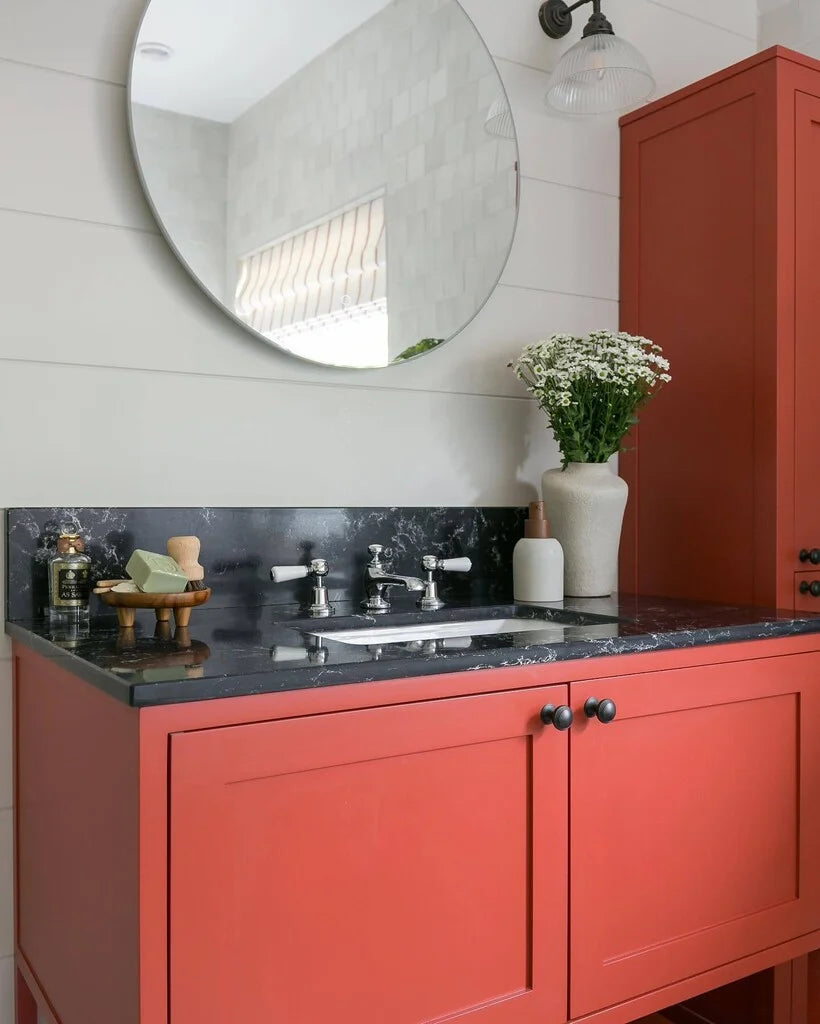Salle d'eau peinte en Bamboozle No.304 Farrow & Ball