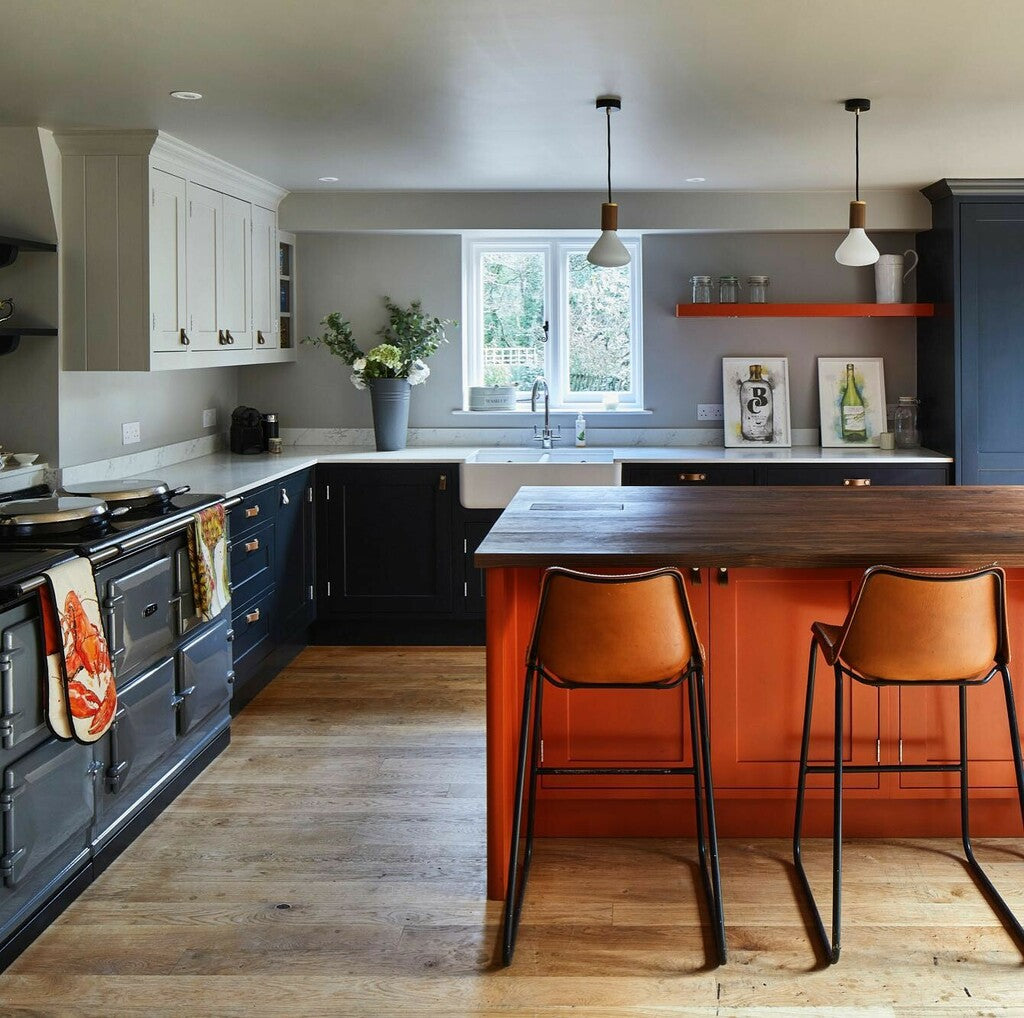 Association Charlotte’s Locks et bleu foncé intérieur moderne