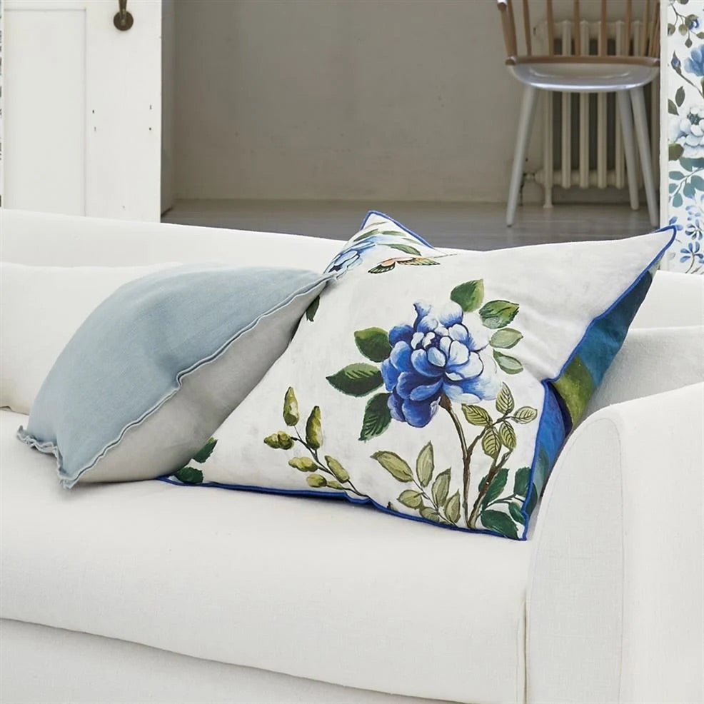 Coussin Porcelaine de Chine Designers Guild en lin froissé à motifs floraux