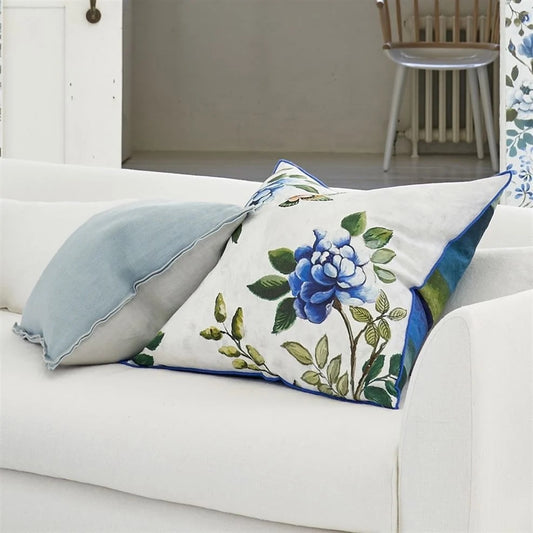 Coussin Porcelaine de Chine Designers Guild en lin froissé à motifs floraux