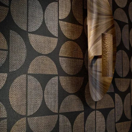Mise en scène, papier peint Dualis Casamance, effet textile et raphia stylisé
