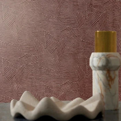 Mise en scène papier peint Lore Casamance, effet végétal doré et texturé
