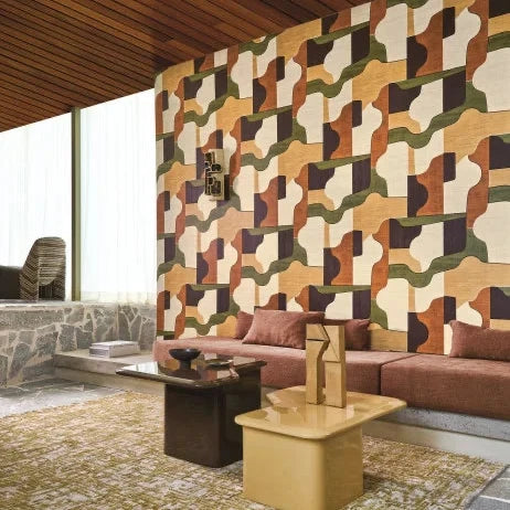 Mise en scène, papier peint Modernismo Casamance, design géométrique et bois stylisé
