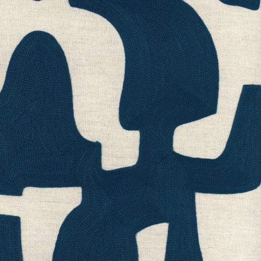 Revêtement mural Monodie Casamance, motifs brodés et contrastes doux, bleu
