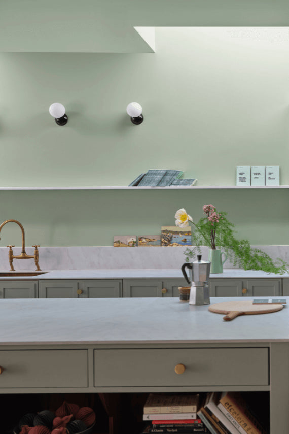 Cuisine lumineuse peinte en Whirlybird No.309 Farrow & Ball